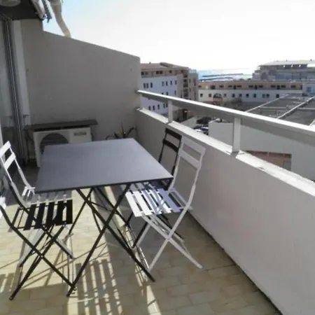 Climatise Avec Mezzanine, Terrasse Et Parking, A 200m Des Plages, Animaux Admis - Fr-1-338-123